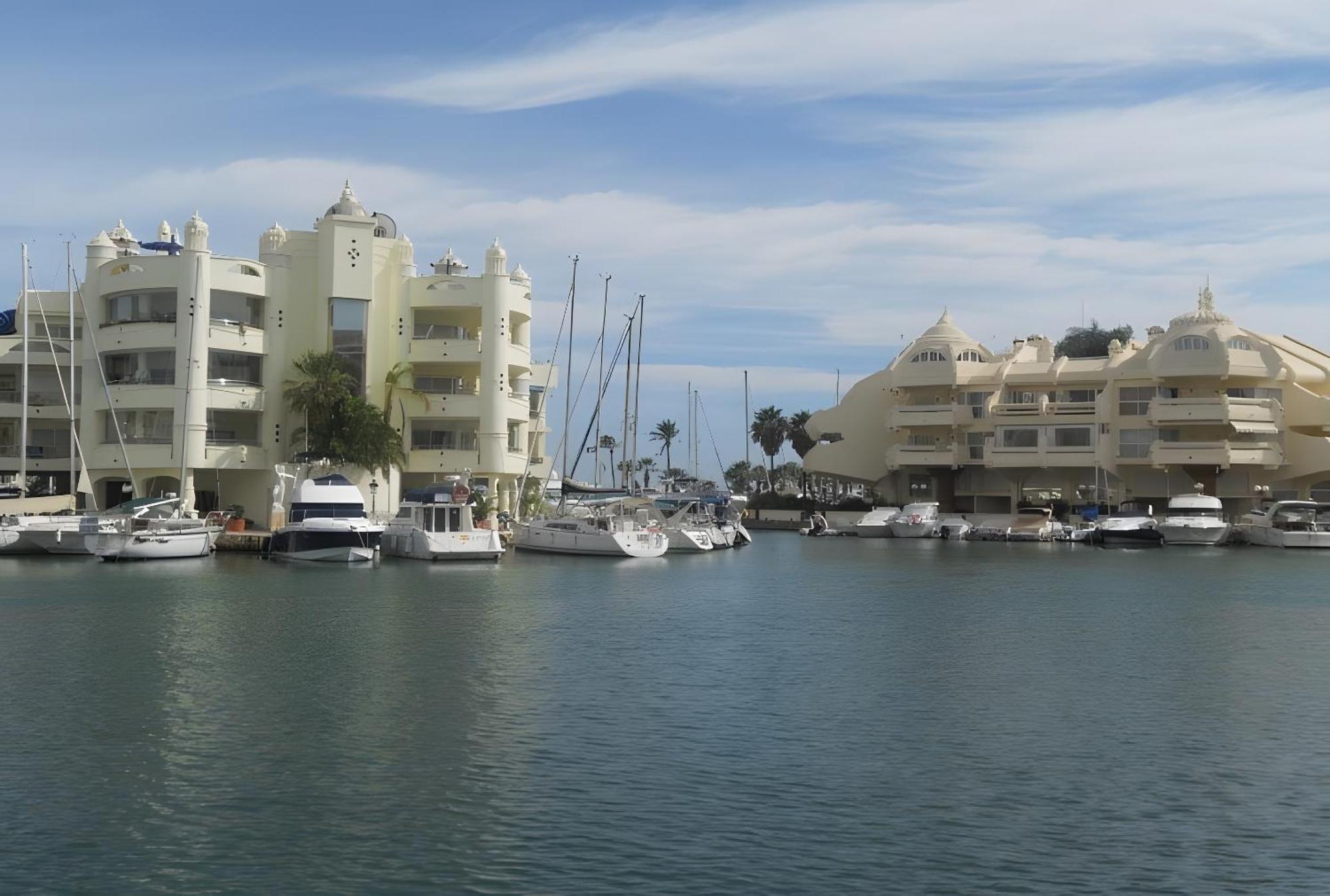 Next To Puerto Marina And The Beach Benalmádena Esterno foto