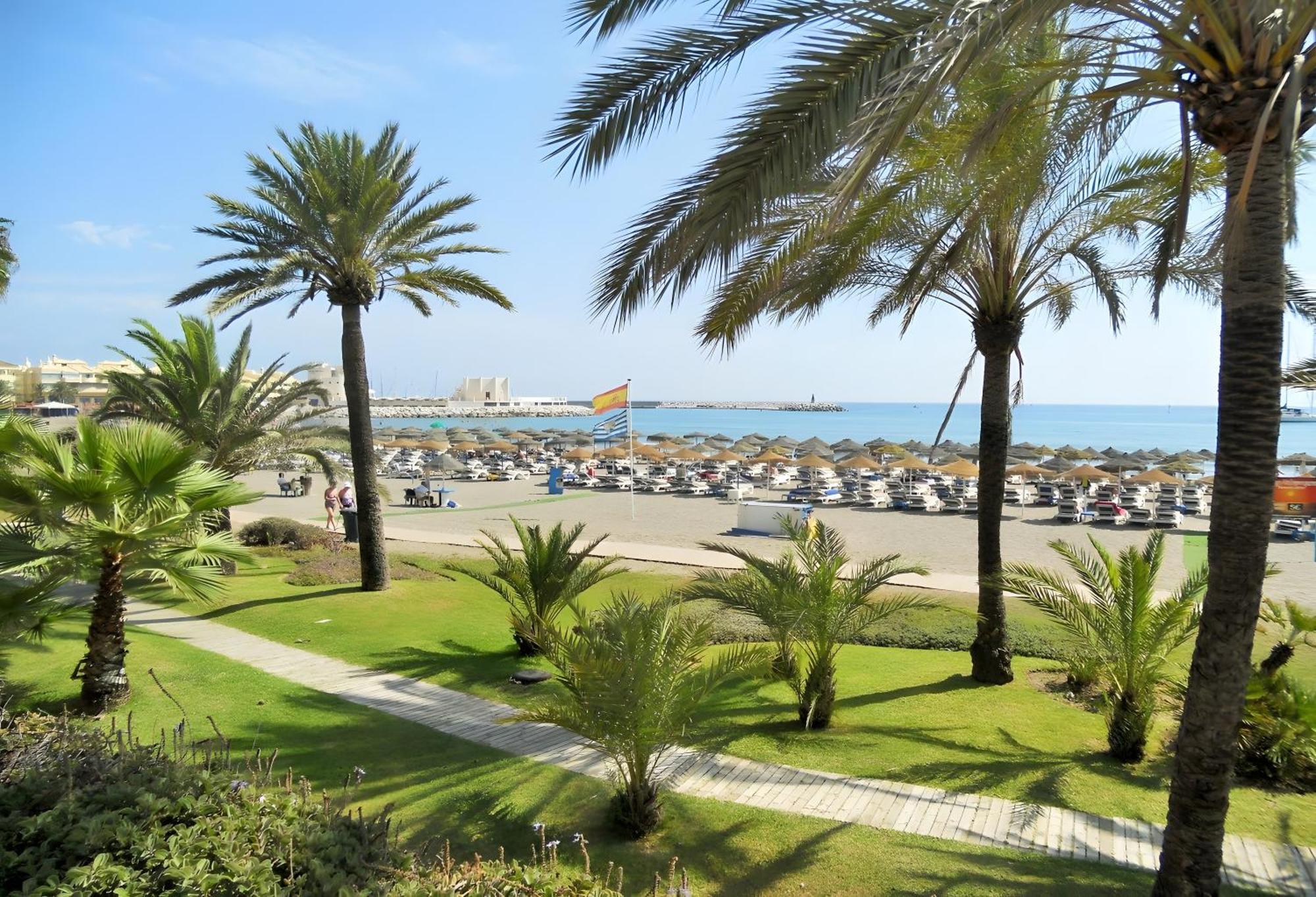 Next To Puerto Marina And The Beach Benalmádena Esterno foto